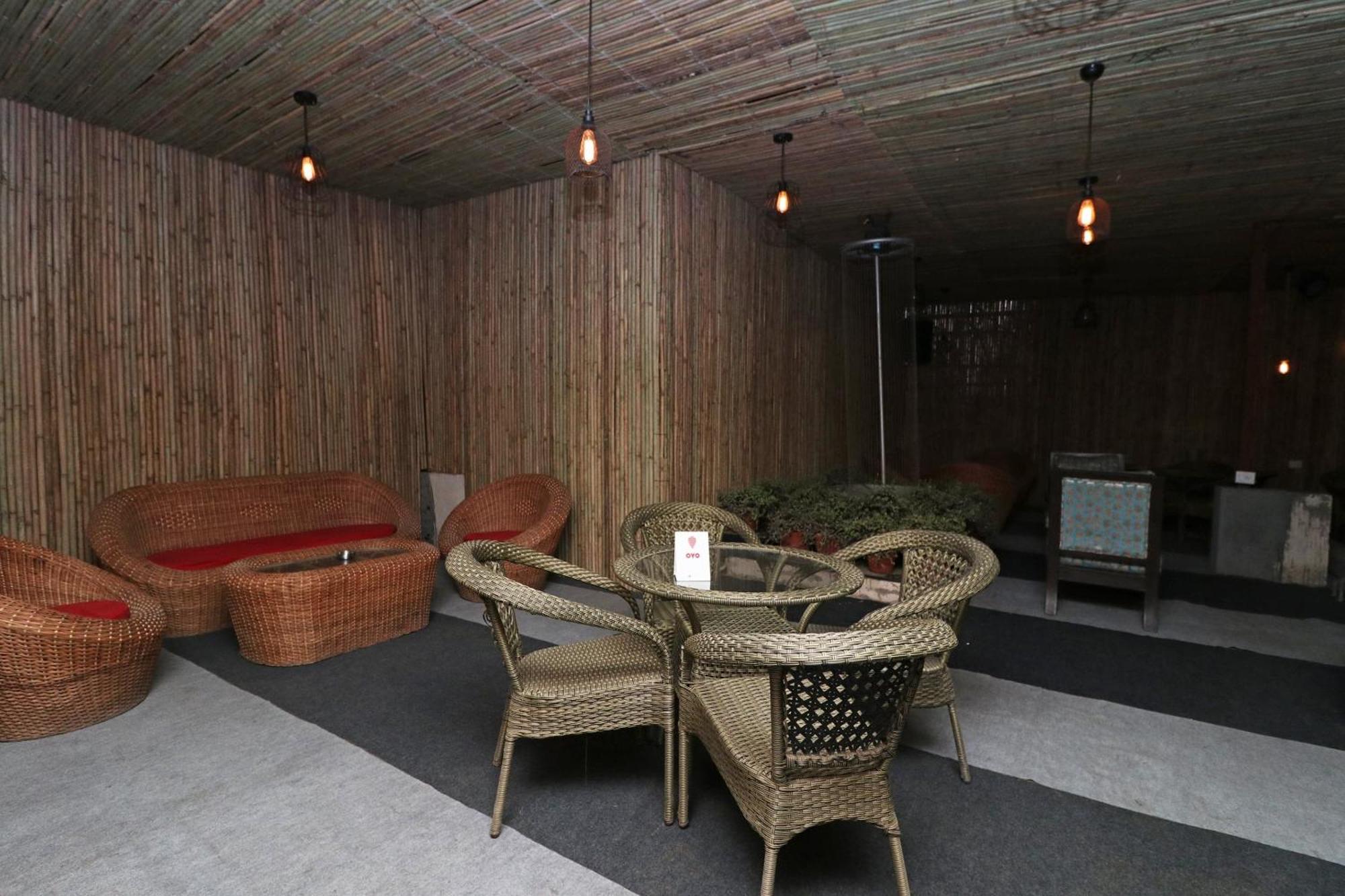 Townhouse Satguru Enclave Road Gurgaon Hotel Jamb Exterior photo